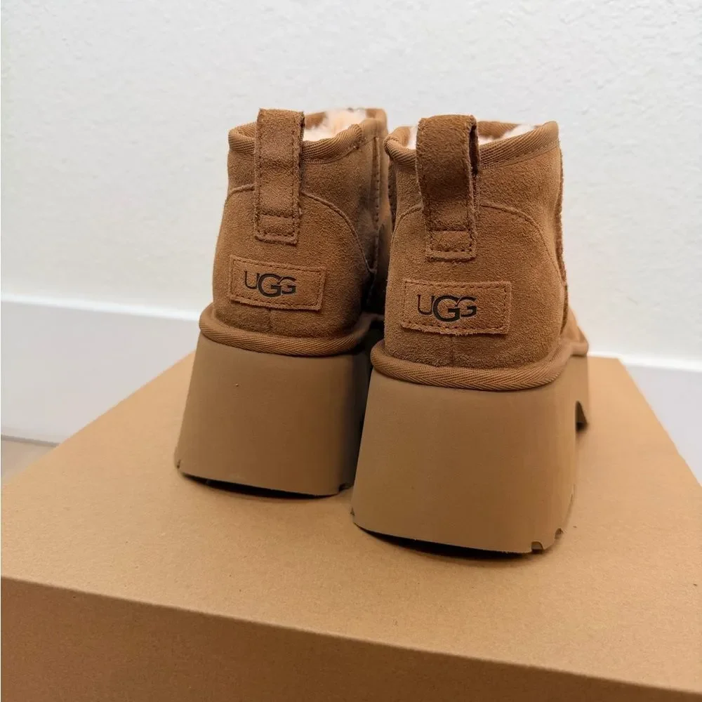 NEW ✨ UGG Women's Brown Suede Platform Mules | US 9
